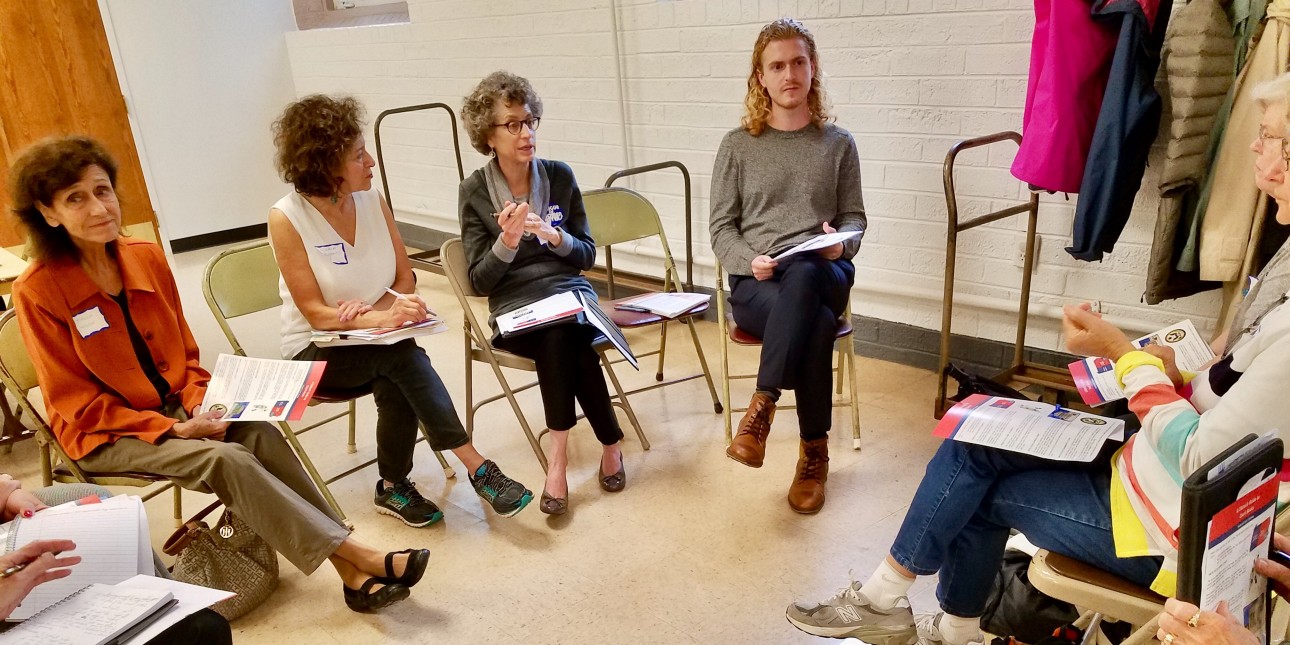 PMC's Program Coordinator leading a group discussion on the structure of the state and federal court systems